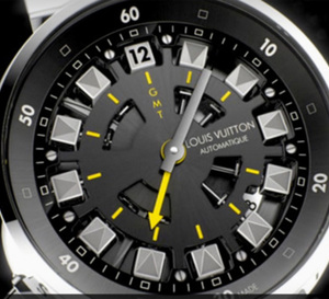 Louis Vuitton Tambour Spin Time GMT : une montre à heures sautantes… idéale pour se faire la malle !