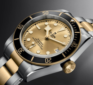 Tudor Black Bay : or, acier et date