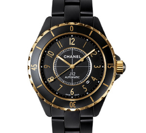 Chanel J12 3125 : retour en céramique noire microbillée Chanel J12 3125 : retour en céramique noire microbillée