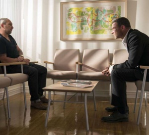 Ray Donovan : Eddie Marsan porte une Rolex Daydate en or jaune