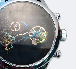 Quentin Carnaille : des bijoux constitués de pièces d’horlogerie et une montre qui ne donne pas l’heure