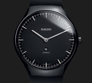 Rado True Thinline : une montre design, fine, en céramique et mécanique…