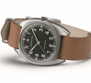 Hamilton réinterprète sa montre W10 des années 70 fabriquée pour la Royal Air Force