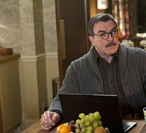 Blue Bloods : Tom Selleck porte une Rolex Datejust or et acier
