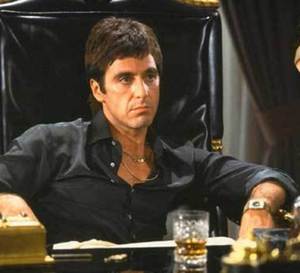 Scarface : Al Pacino porte une Omega La Magique en or