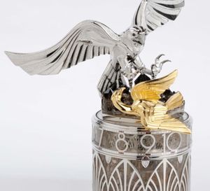 Le faucon et l’outarde ou l’art de la fauconnerie en pendulette de table selon Parmigiani Fleurier