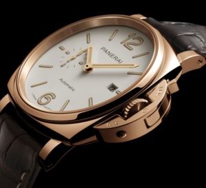 Panerai Luminor Due 42 mm : deux premières versions en Goldtech