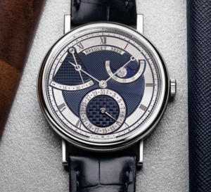 Breguet Classique 7137 : splendide version en or gris cadran bleu