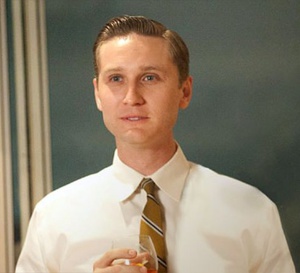 Mad Men : Aaron Stanton porte une Hamilton Pacer Mad Men : Aaron Stanton porte une Hamilton Pacer