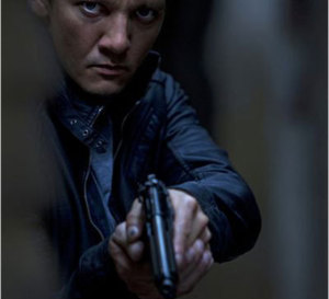 Jason Bourne, l'héritage : Jeremy Renner porte une montre de pilote IWC chronographe Top Gun