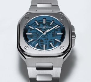 Bell &amp; Ross BR 05 Skeleton bleu : un squelette bleu au poignet