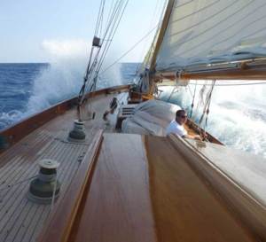 Eilean : visite guidée du splendide ketch bermudien d’Officine Panerai