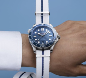 Omega : six nouveaux bracelets Nato sobres mais estivaux