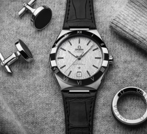 Omega : une nouvelle Constellation pour hommes en 41 mm avec lunette céramique