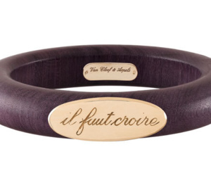 Van Cleef &amp; Arpels : bracelet « Croire à la chance » : or et bois précieux pour un design délicieusement vintage
