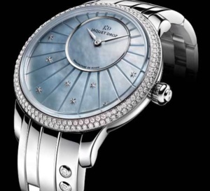 Jaquet Droz Petite Heure Minute 35 mm : acier et nacre pour une montre ultra-féminine