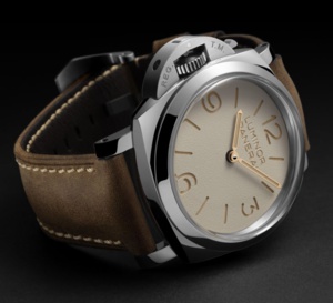 Panerai Luminor Left-Handed 47 mm : la première "gauchère" à cadran clair