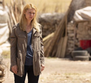 Homeland saison 8 : Clare Danes porte une montre Hamilton Jazzmaster Lady