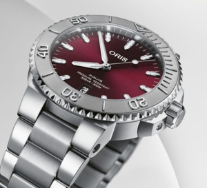 Oris Aquis 41,5 mm : cadran rouge cerise