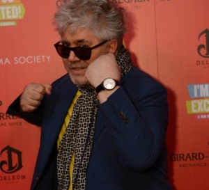 Girard-Perregaux : hommage à Pedro Almodóvar et à son nouveau film « Los Amantes Pasajeros »