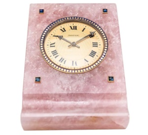 Old Time Heure : une pendulette Cartier en quartz rose de toute beauté