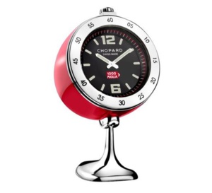 Chopard : rouge racing pour pendulette de bureau Chopard : rouge racing pour pendulette de bureau