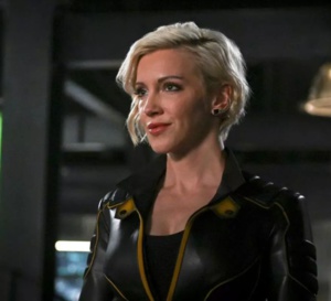Arrow : Katie Cassidy porte une Rolex Milgauss
