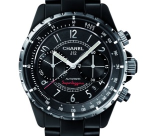 Chanel J12 Superleggera : retour dans une version en céramique noire