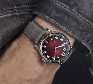 Moser Heritage Dual Time : bordeaux fumé GMT