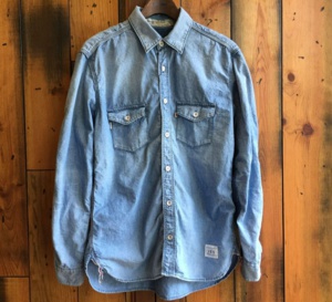 La chemise en chambray : casual et chic à la fois