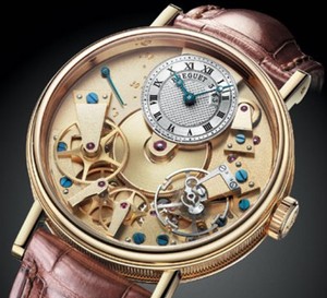 Tradition 7037 de Breguet : un mouvement mécanique à remontage automatique, visible de part et d’autre de la platine