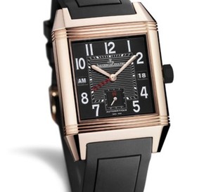 Reverso Squadra Hometime Black de Jaeger-Lecoutre : le garde-temps indispensable au voyage