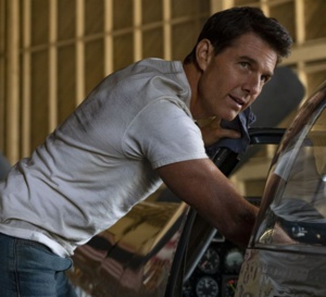 Top Gun Maverick : Tom Cruise porte un chrono Porsche Design en PVD noir
