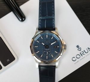 Corum Admiral 42 Automatic : cadran "Grenadier"