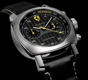 La collection Ferrari Scuderia d’Officine Panerai arbore fièrement l’écusson au cheval cabré