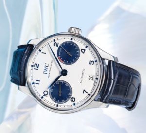 IWC : sa Portugaise Automatique se pare d'un beau cadran blanc et bleu