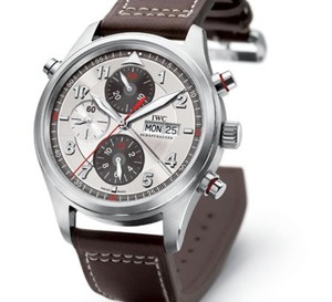 Le nouveau Spitfire Double Chronographe IWC récupère son troisième poussoir à « 10 heures »