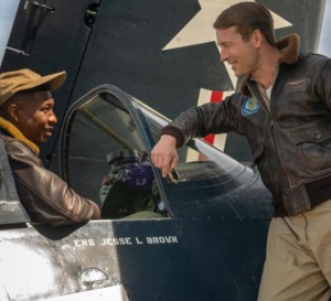 Devotion : Glen Powell porte une montre de pilote IWC vintage