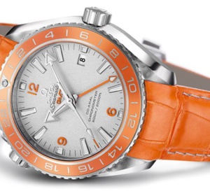 Omega Seamaster Planet Ocean Orange Ceramic : première mondiale pour cette plongeuse de luxe en platine