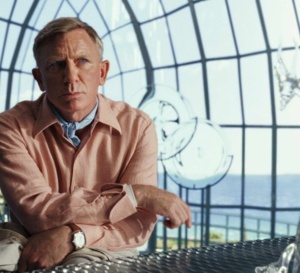 Glass onion, une histoire à couteaux tirés : Daniel Craig porte une Omega Seamaster 1948