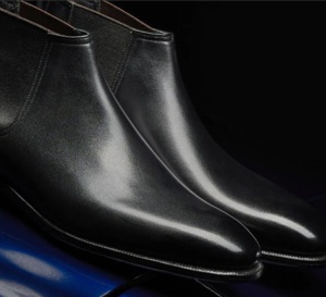 Crockett &amp; Jones créé la boots basse Chelsea Hamilton pour les 60 ans de James Bond