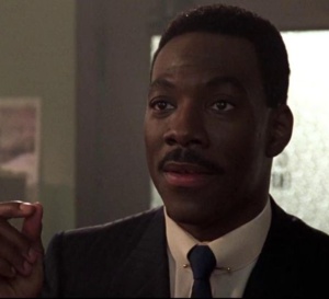 Le flic de Beverly Hills II : Eddie Murphy porte un chronographe Heuer Professional 2000