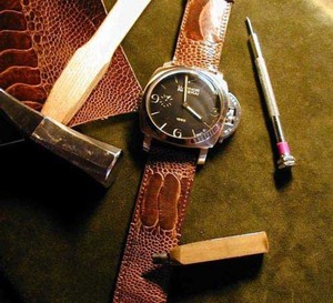 La patte d’autruche, un cuir triplement extraordinaire : la chronique du bracelet-montre d'ABP