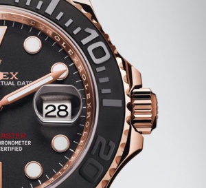 Rolex Yacht-Master : nouvelle déclinaison en or rose et... élastomère !