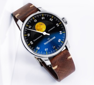 MeisterSinger Stratoscope : Lune dorée sur cadran dégradé