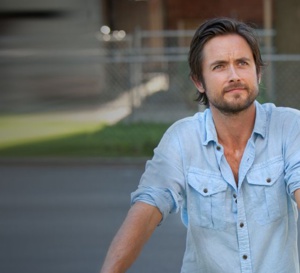 Shameless : Justin Chatwin porte une Luminor Panerai