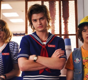 Stranger Things : Joe Keery porte une montre Caravelle vintage