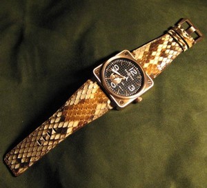 Le python, un cuir tout terrain : la chronique du bracelet-montre d'ABP