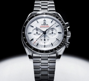 Omega Speedmaster Moonwatch cadran laqué blanc : déjà surnommée la "Craig" Omega Speedmaster Moonwatch cadran laqué blanc : déjà surnommée la "Craig"