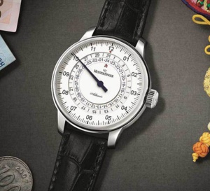 MeisterSinger Adhaesio GMT : une mono-aiguille qui voyage dans le temps...